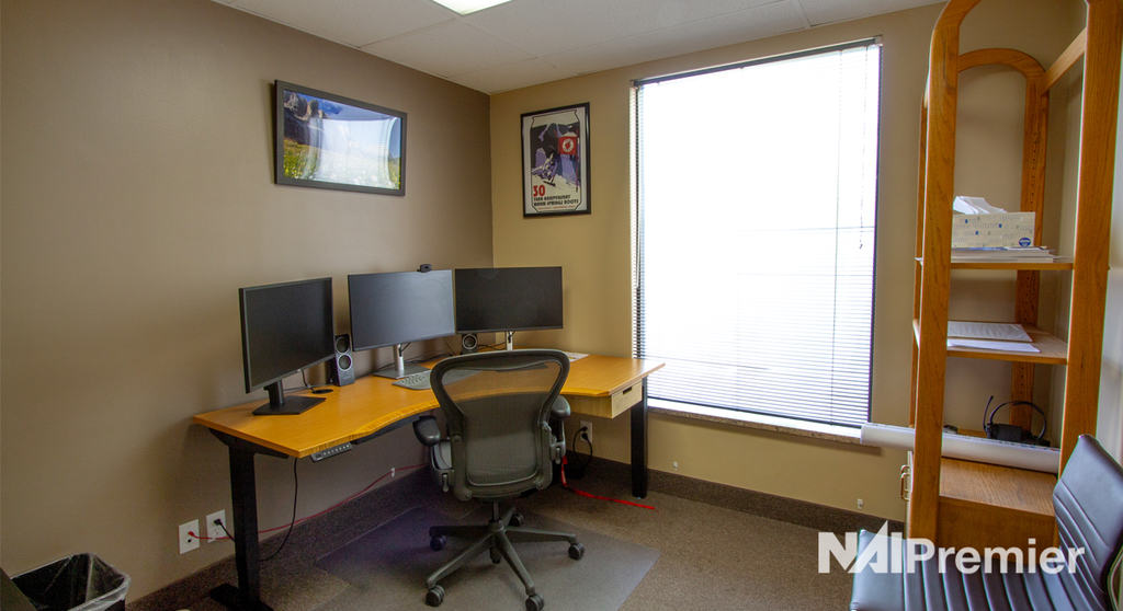 Convenient Commercial Office